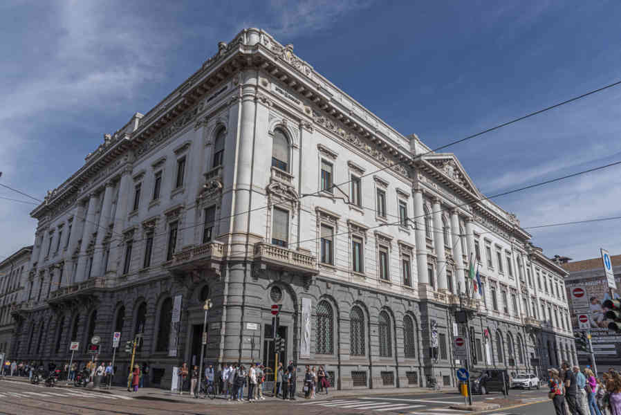 Italia - Milán 055 - Palacio de la Banca Commerciale Italiana.jpg